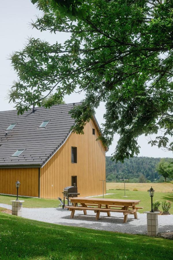 Apartmán L'Escapade A La Banut Jallandrieux Exteriér fotografie